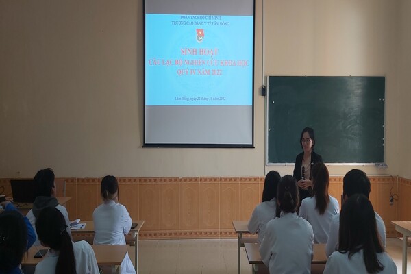 Sinh hoạt Câu lạc bộ Nghiên cứu khoa học quý 4, năm 2022