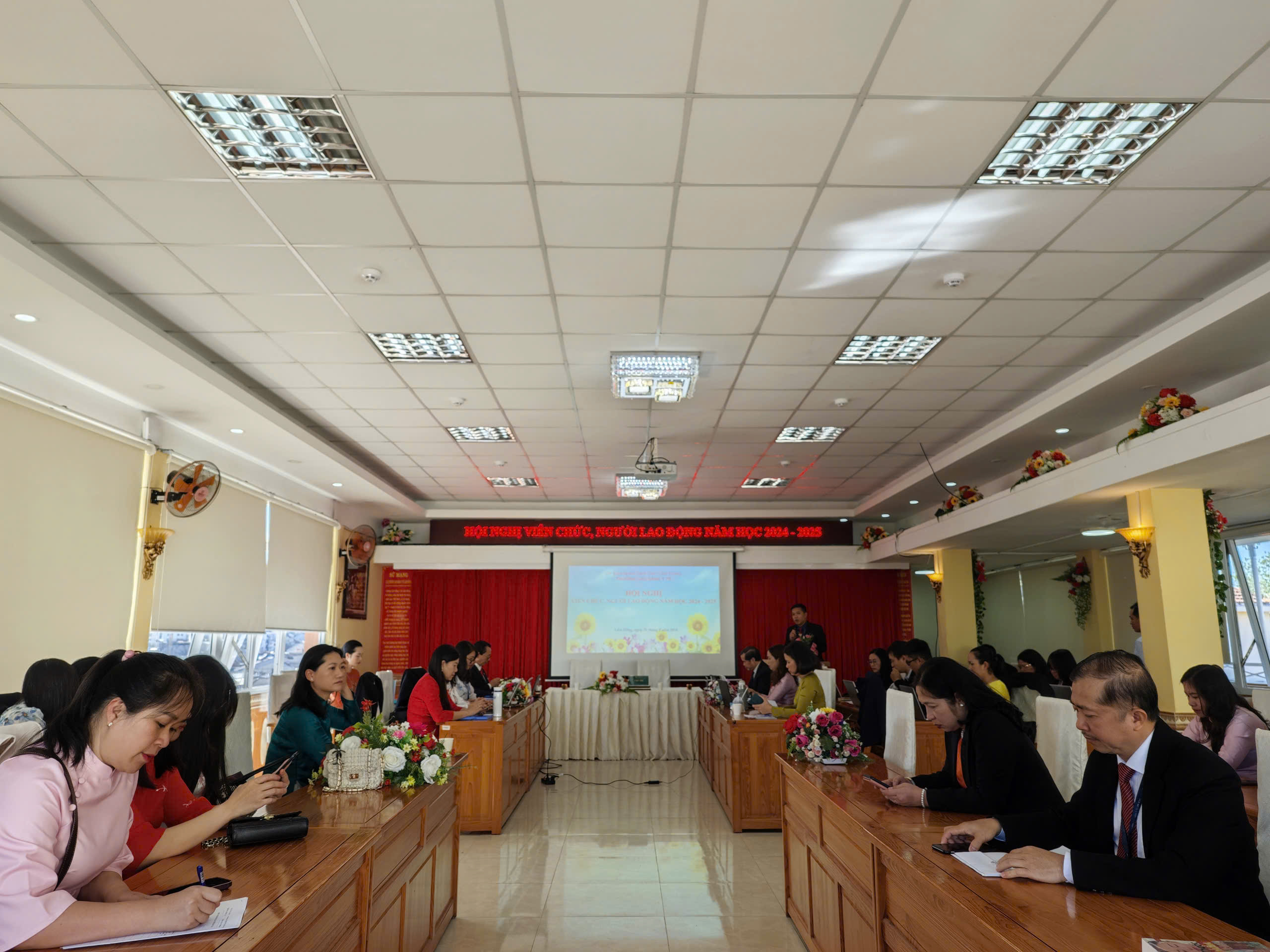 Hội nghị viên chức Trường Cao đẳng Y tế Lâm Đồng năm học 2024-2025