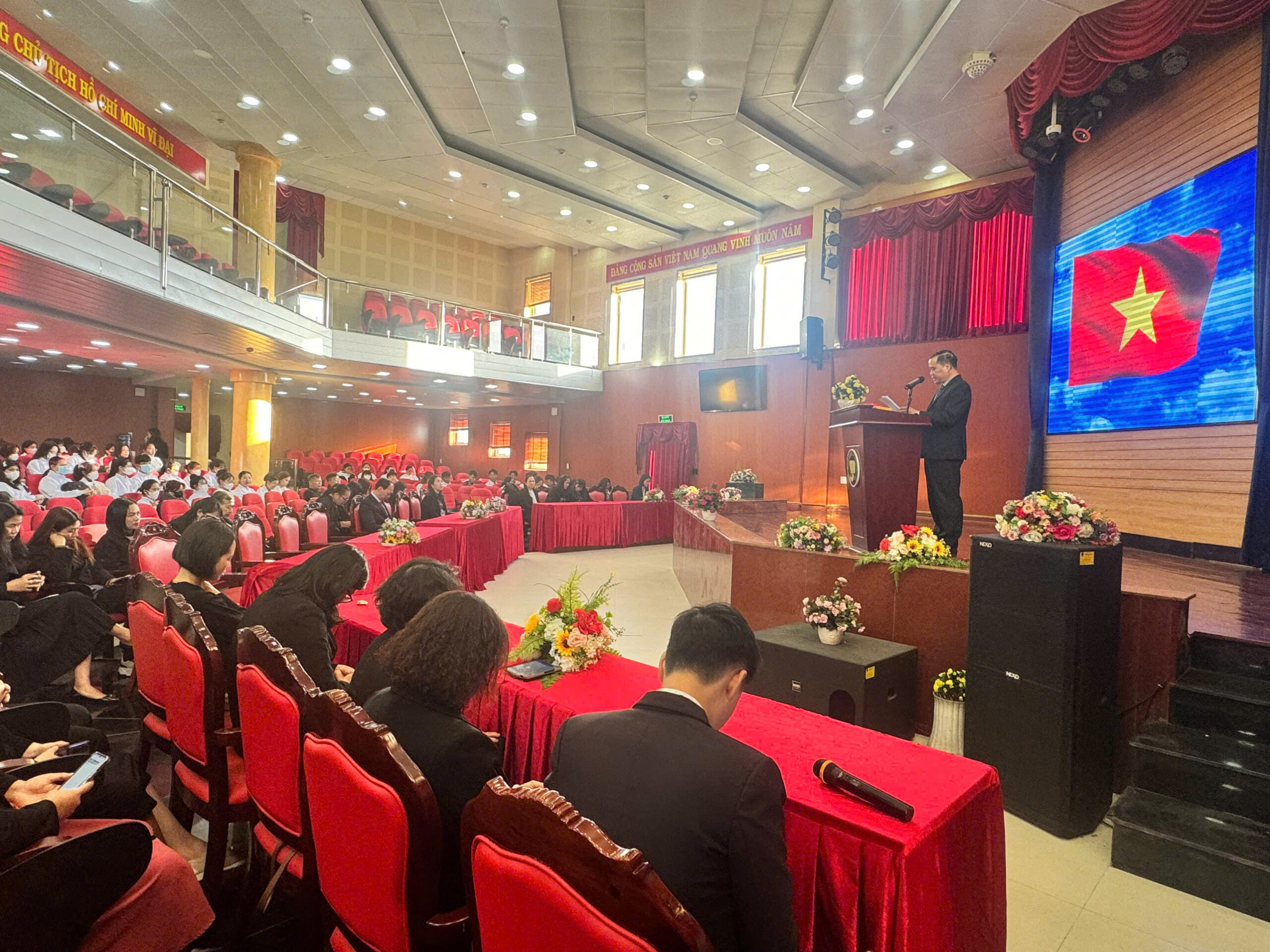 SINH HOẠT CHÍNH TRỊ DƯỚI CỜ: HỌC TẬP VÀ LÀM THEO TƯ TƯỞNG, ĐẠO ĐỨC, PHONG CÁCH HỒ CHÍ MINH