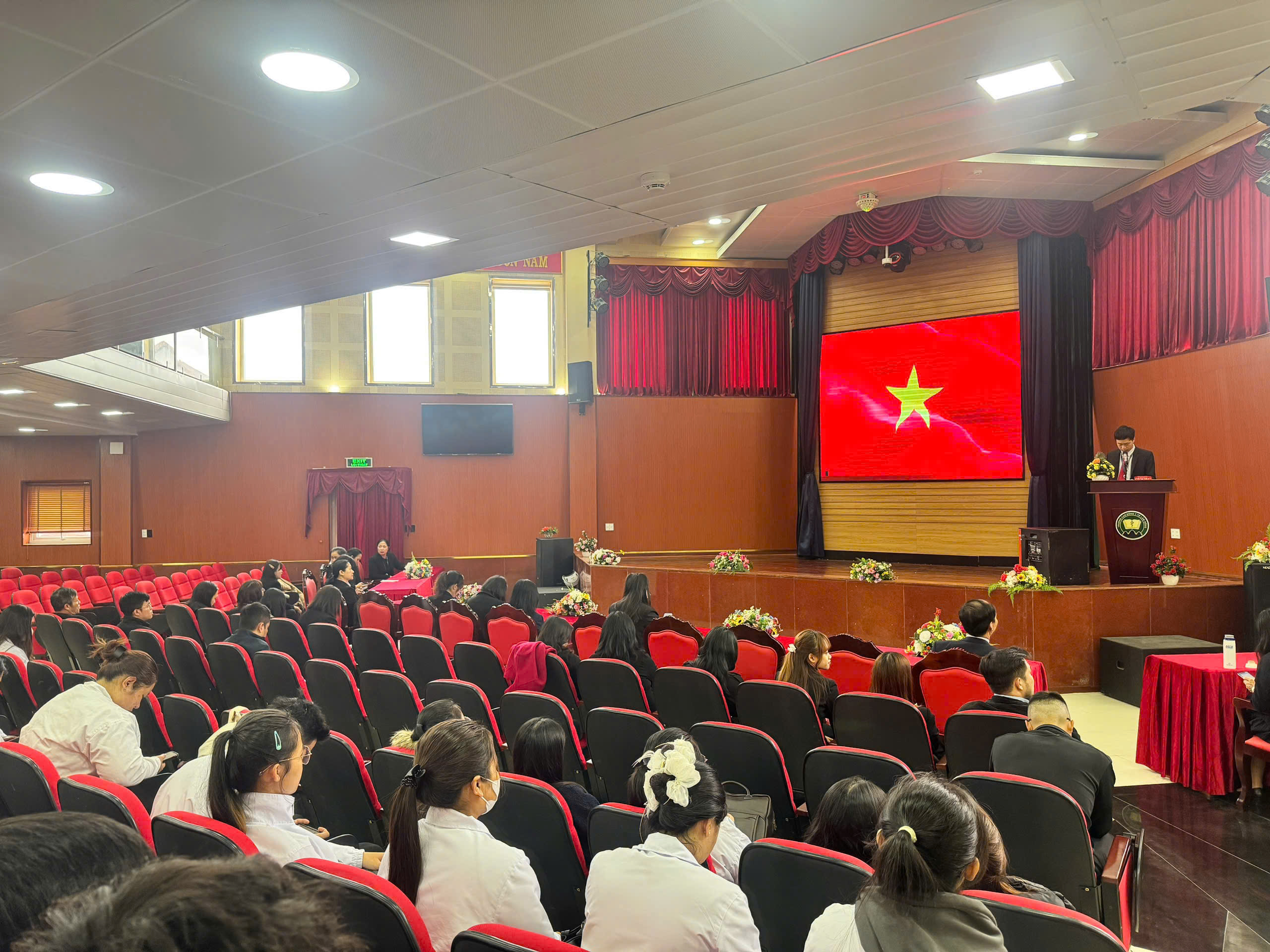 CHÀO CỜ – SINH HOẠT CHÍNH TRỊ THÁNG 4 – KỶ NIỆM 50 NĂM GIẢI PHÓNG MIỀN NAM, THỐNG NHẤT ĐẤT NƯỚC.