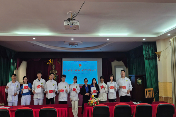 LỄ KẾT NẠP ĐOÀN VIÊN MỚI NĂM 2025