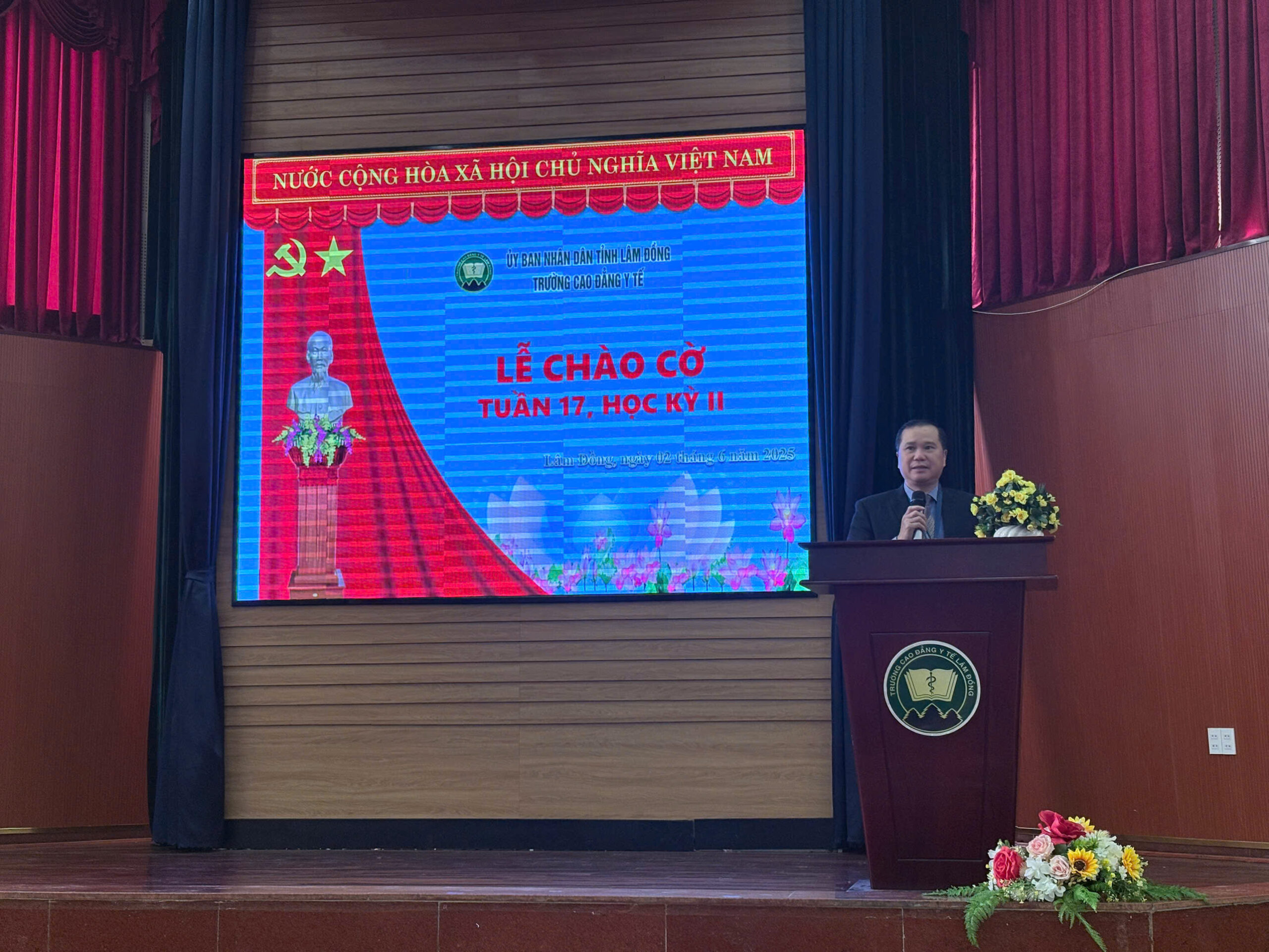 BUỔI CHÀO CỜ – SINH HOẠT CHÍNH TRỊ THÁNG 6 TẠI TRƯỜNG CAO ĐẲNG Y TẾ LÂM ĐỒNG
